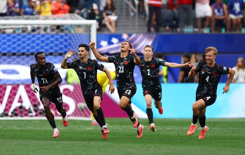 Eustaquio's dramatic stoppage-time goal sends Canada into World Cup knockout rounds for first time