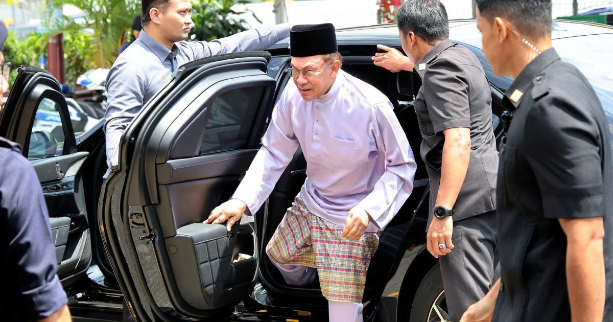 Anwar Urges Johor Election Hopefuls to Campaign with Decorum