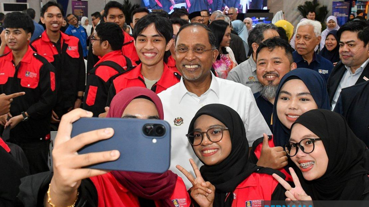 LRT3 Shah Alam Line Transforms Campus Access for UiTM Students as Minister Launches Semiconductor Initiative