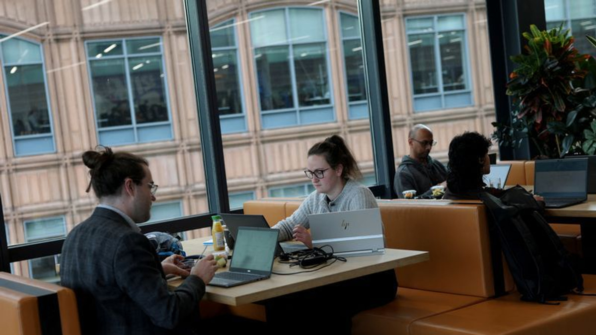 UK Economy Shows Tangible Gains From Artificial Intelligence Expansion