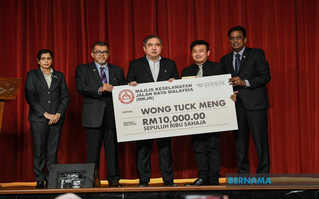Lorry Driver Honoured for Heroic Actions Saving 21 Bus Passengers Near Menora Tunnel