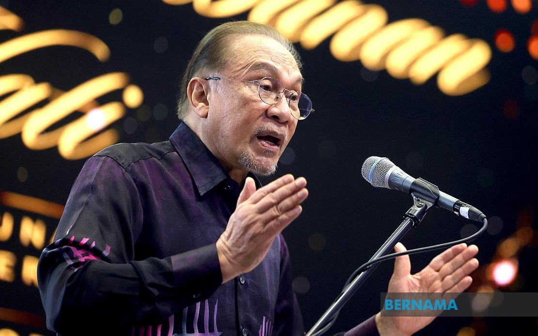 Anwar Urges Malaysians to Champion National Unity, Resist Divisive Racial Politics