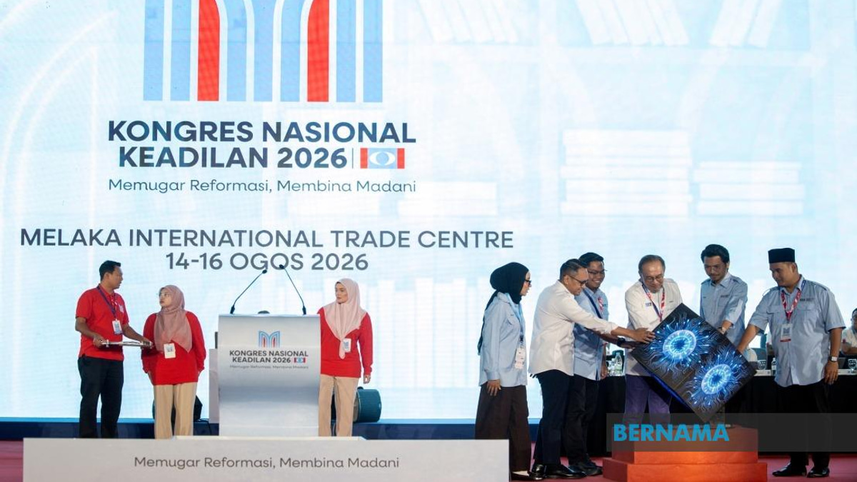 Anwar Launches AMK Ideological Manual, Urges Youth to Embrace 'Reformasi' Values