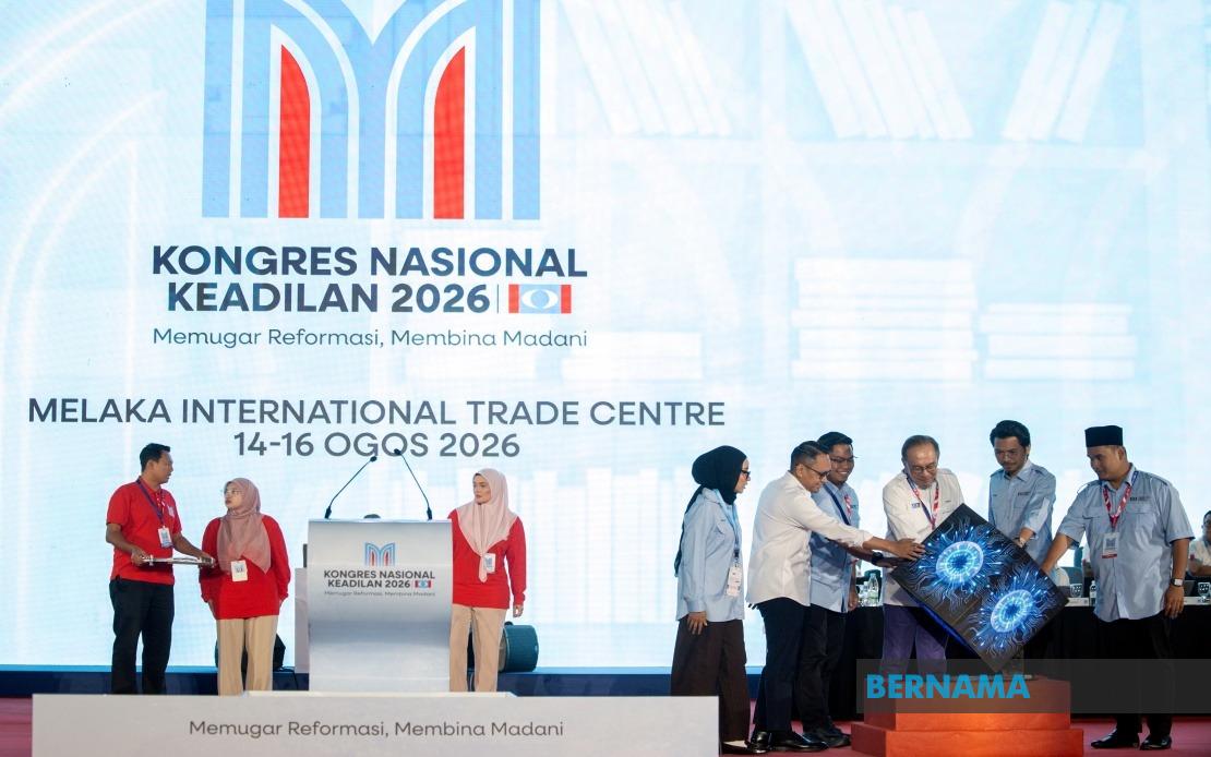 Anwar Launches AMK Ideological Manual, Urges Youth to Embrace 'Reformasi' Values