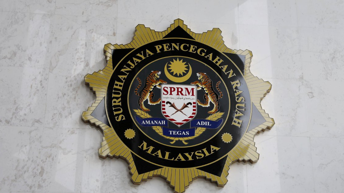 Prison Officer Arrested for Accepting RM3,000 to Smuggle Contraband Into Penal Facility
