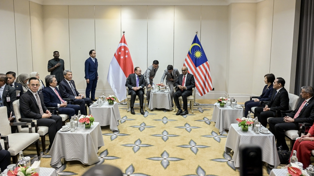 Singapore President Tharman Shanmugaratnam Holds Substantive Talks with PM Anwar During State Visit