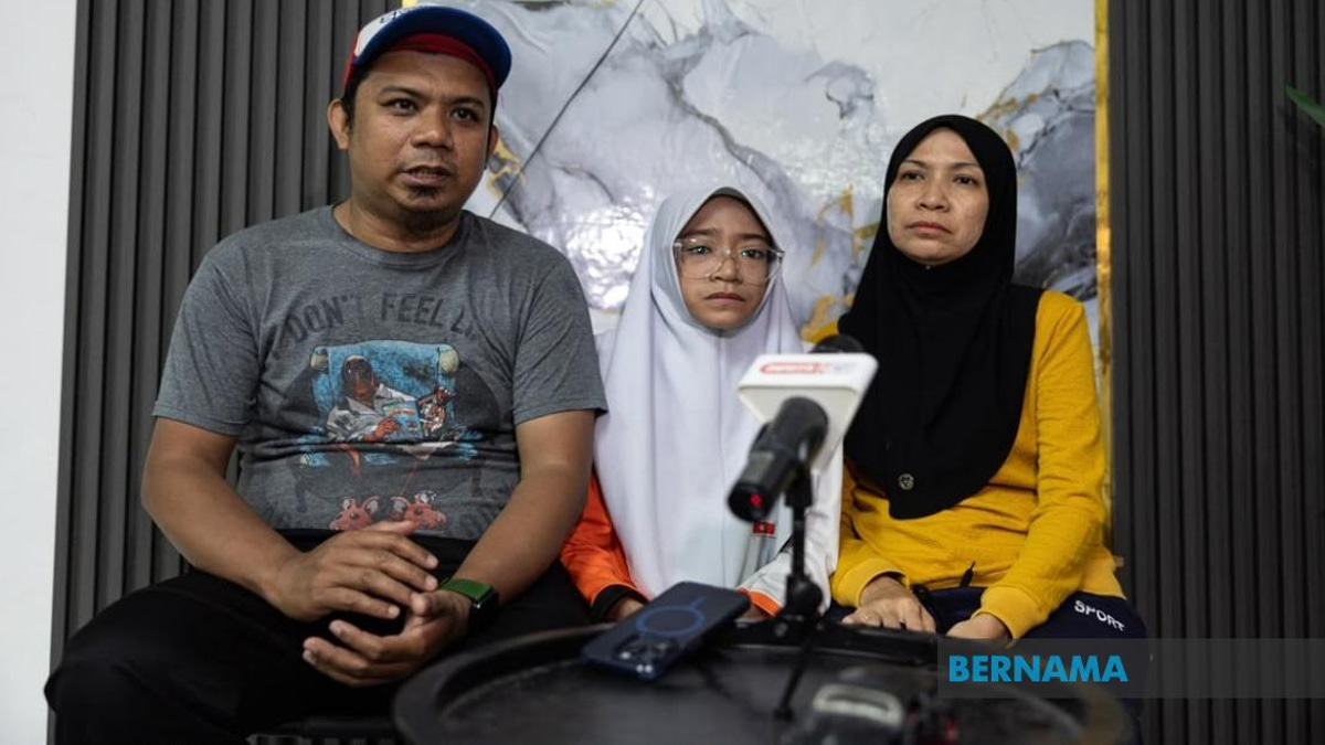 Education Minister, Teachers' Foundation Fund RM10,000 Surgery for Teenager with Scoliosis