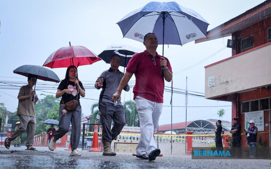Johor State Election Proceeds Under Mixed Weather As 2.7 Million Voters Head to Polls