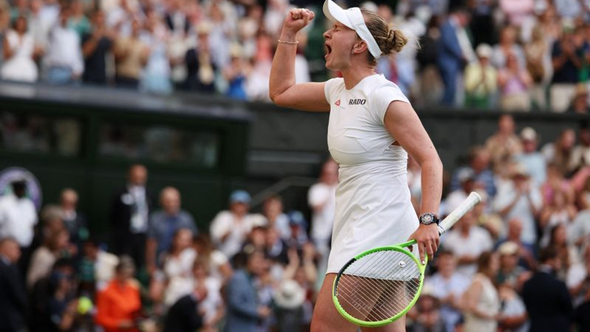 Krejcikova Battles Past Rising Star Andreeva to Advance at Wimbledon