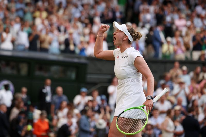 Krejcikova Battles Past Rising Star Andreeva to Advance at Wimbledon
