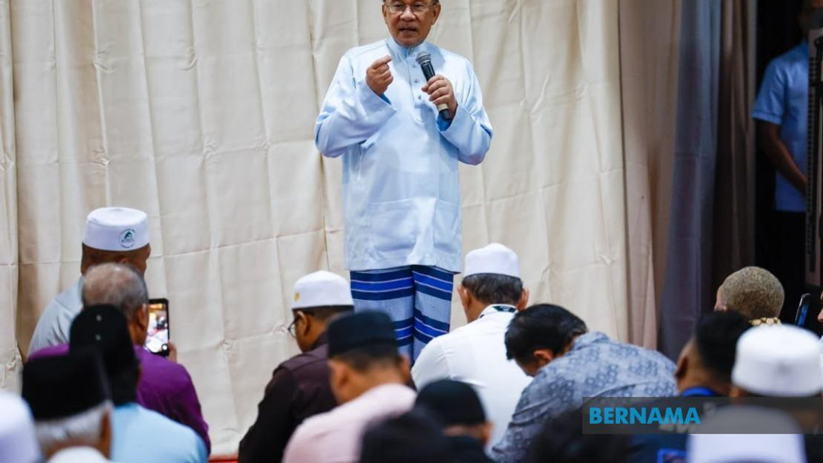 Anwar Defends TH RCI Report Release as Duty to Protect Muslim Depositors