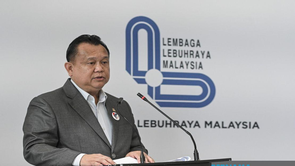 RM25.2 Million Solar LED Project to Light Up 32 Accident-Prone Highways