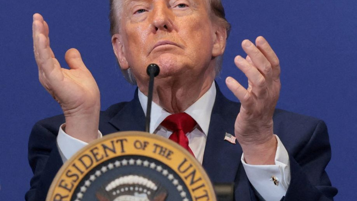 US tightens visa rules for foreign students and journalists, drawing sharp criticism from Beijing