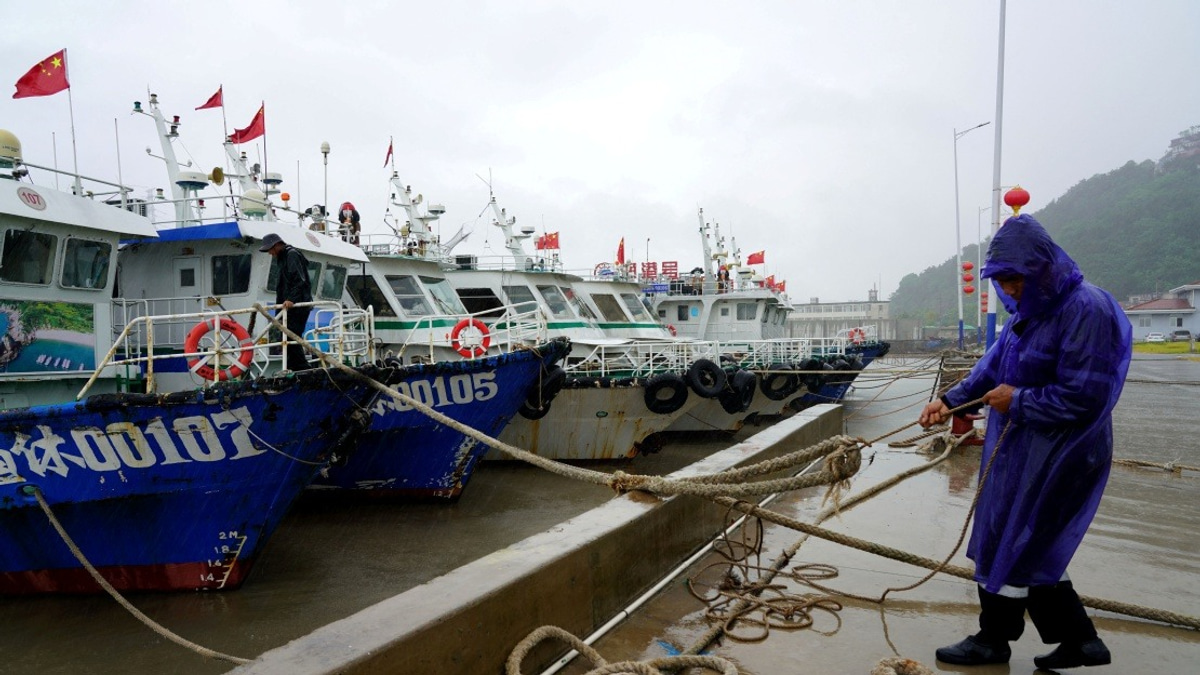 Zhejiang Escalates Typhoon Dolphin Response as System Approaches Eastern China