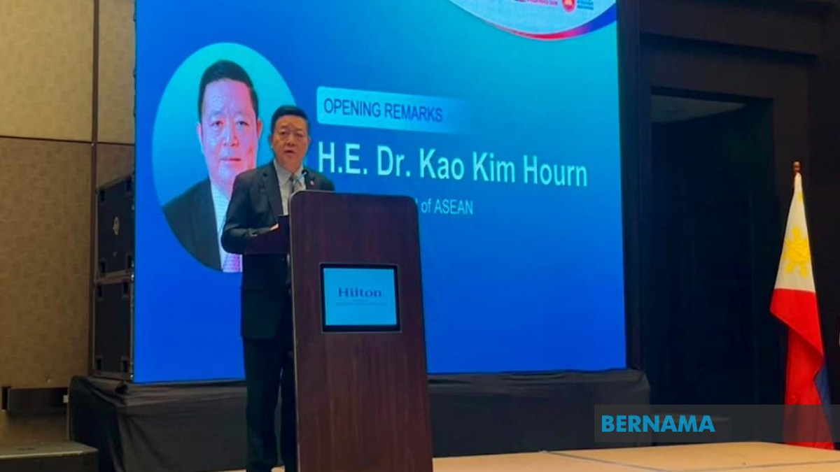Media Must Bridge ASEAN and Its People, Says Secretary-General Kao