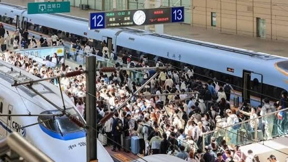 China's railways hit record 2.3 billion passenger trips in first half of 2026