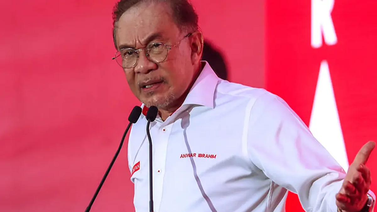 Strong Relations with Malay Rulers Essential for Governance, Anwar Says