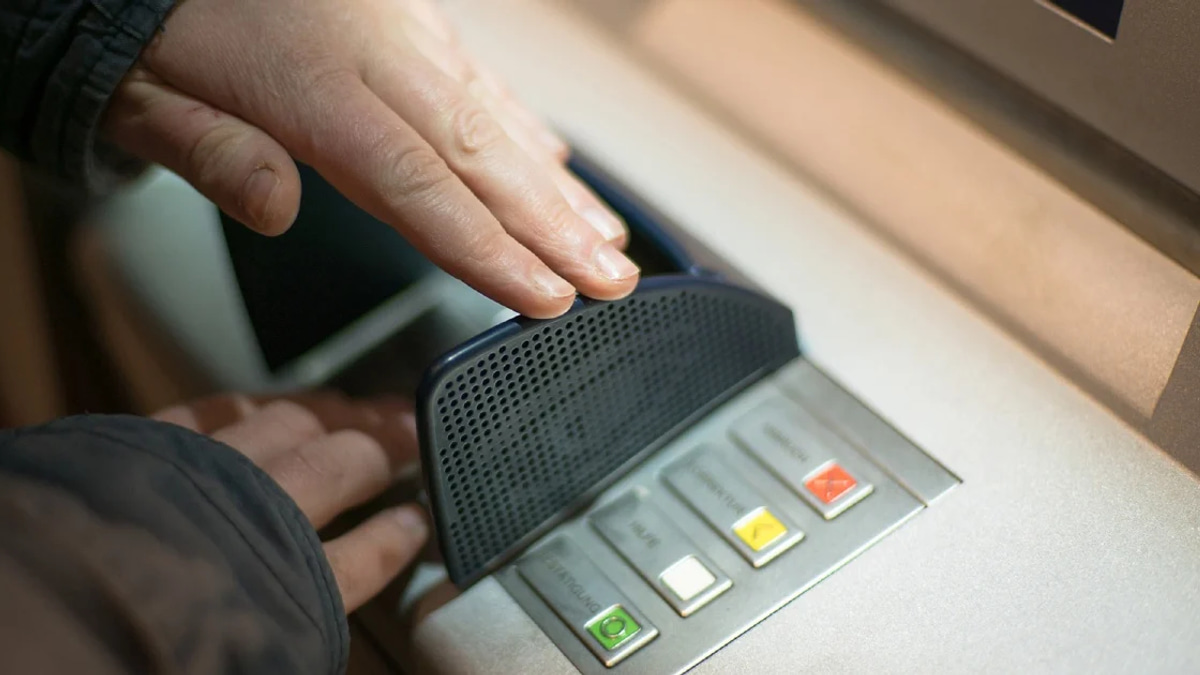 Three Malaysian Men Held Within Hours of Arriving in Singapore for Cash Collection Scam Operation