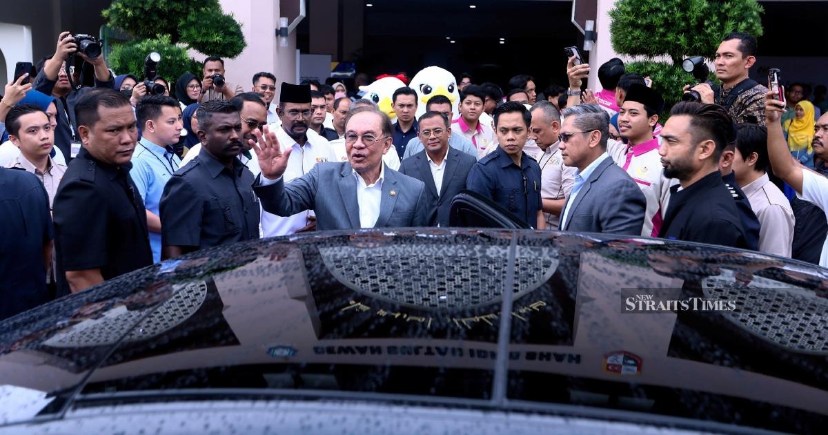 Malaysia Cannot Sustain Further Fuel Price Cuts Without Fiscal Risk, Anwar Says