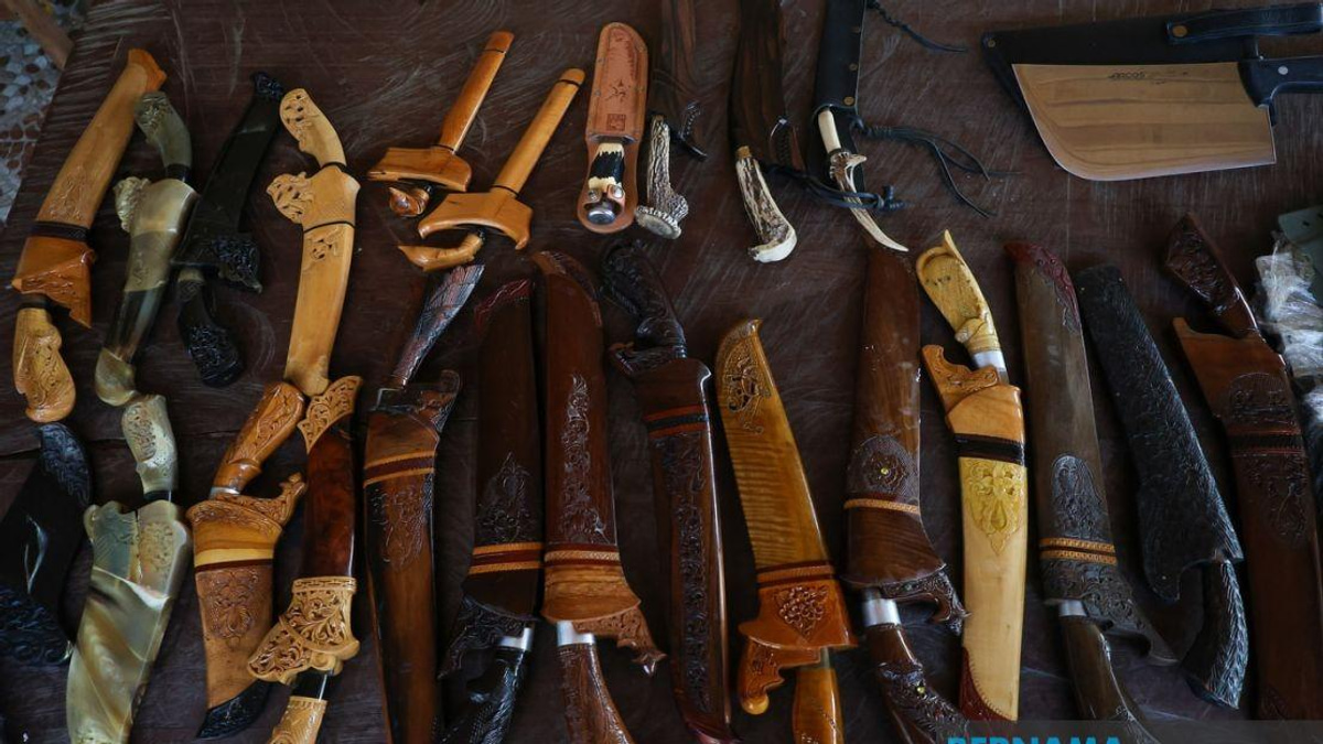 Kelantan Blacksmith's Collection Stands as Monument to Fading Craft Heritage