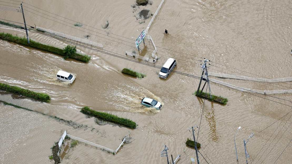 Eight Dead as Chiba Prefecture Drowns in Record Downpour