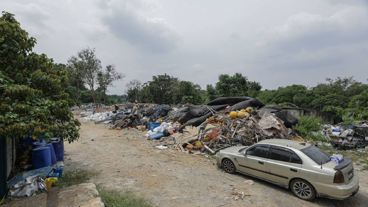 Johor assembles task force to investigate suspected Singapore construction waste dumping in Pontian