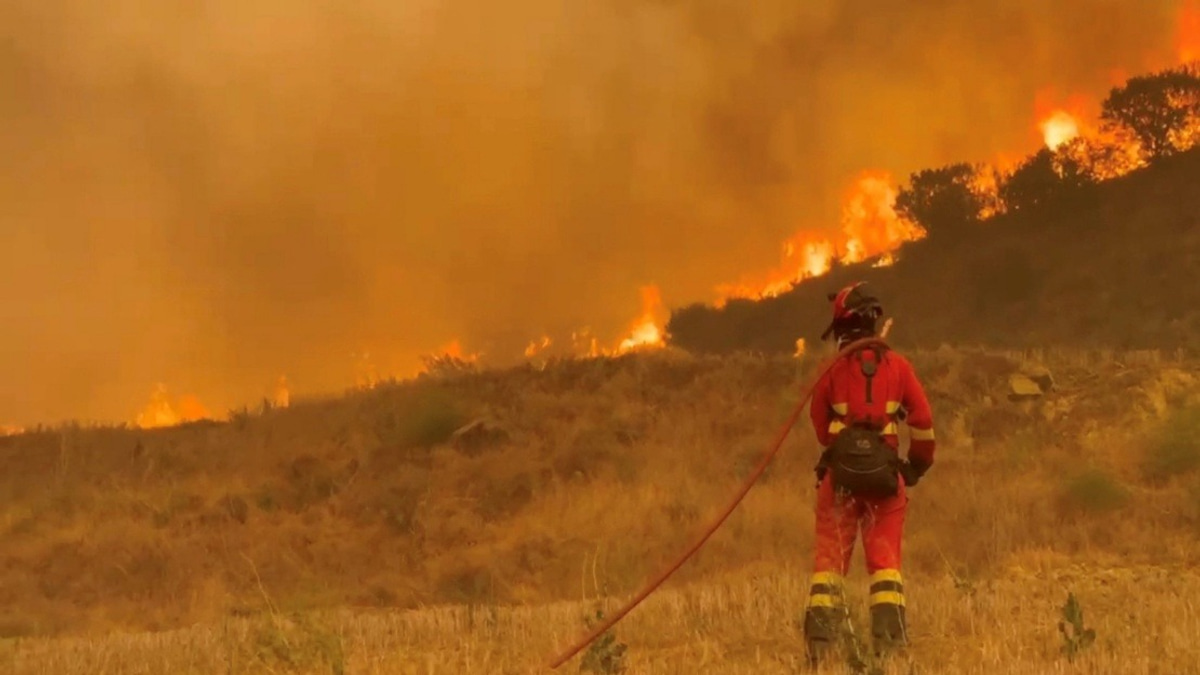 Spain's Worst Wildfire Season Intensifies: 12,000 Hectares Ablaze in Zaragoza, Thousands Flee