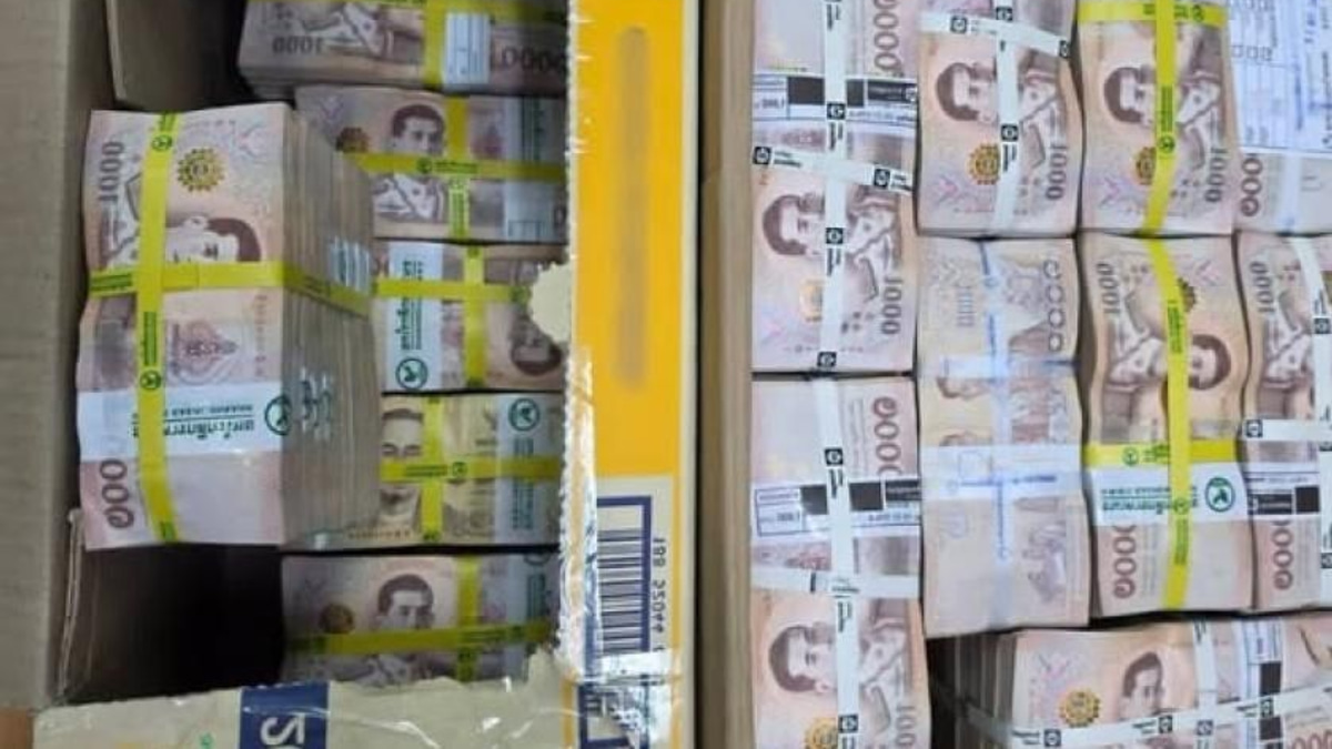 Myanmar National Held After Attempting to Smuggle 23 Million Baht Through Thai Border