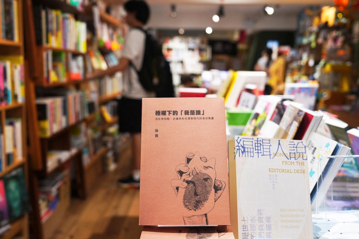 Hong Kong security chief pressures booksellers over national security concerns as arrests mount