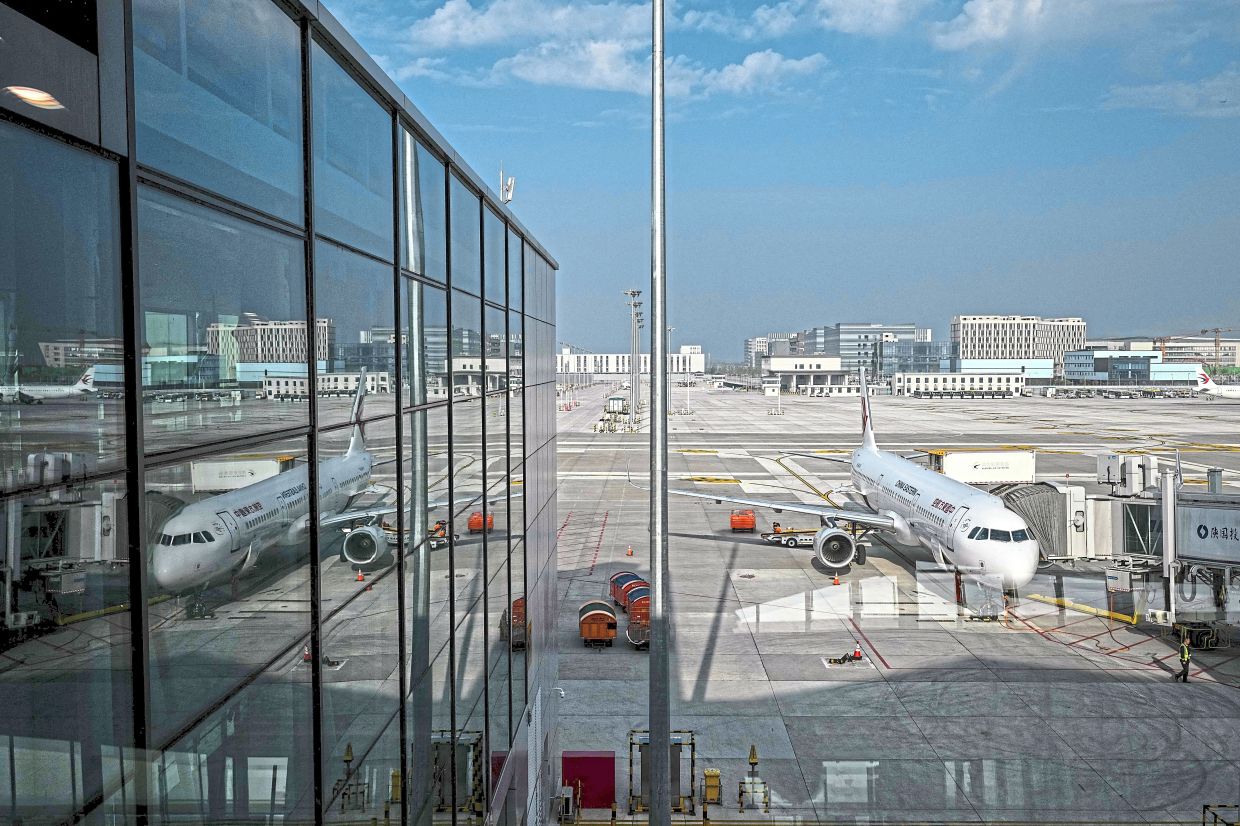China's Big Three Airlines Report Seventh Consecutive Loss as Fuel Costs Surge