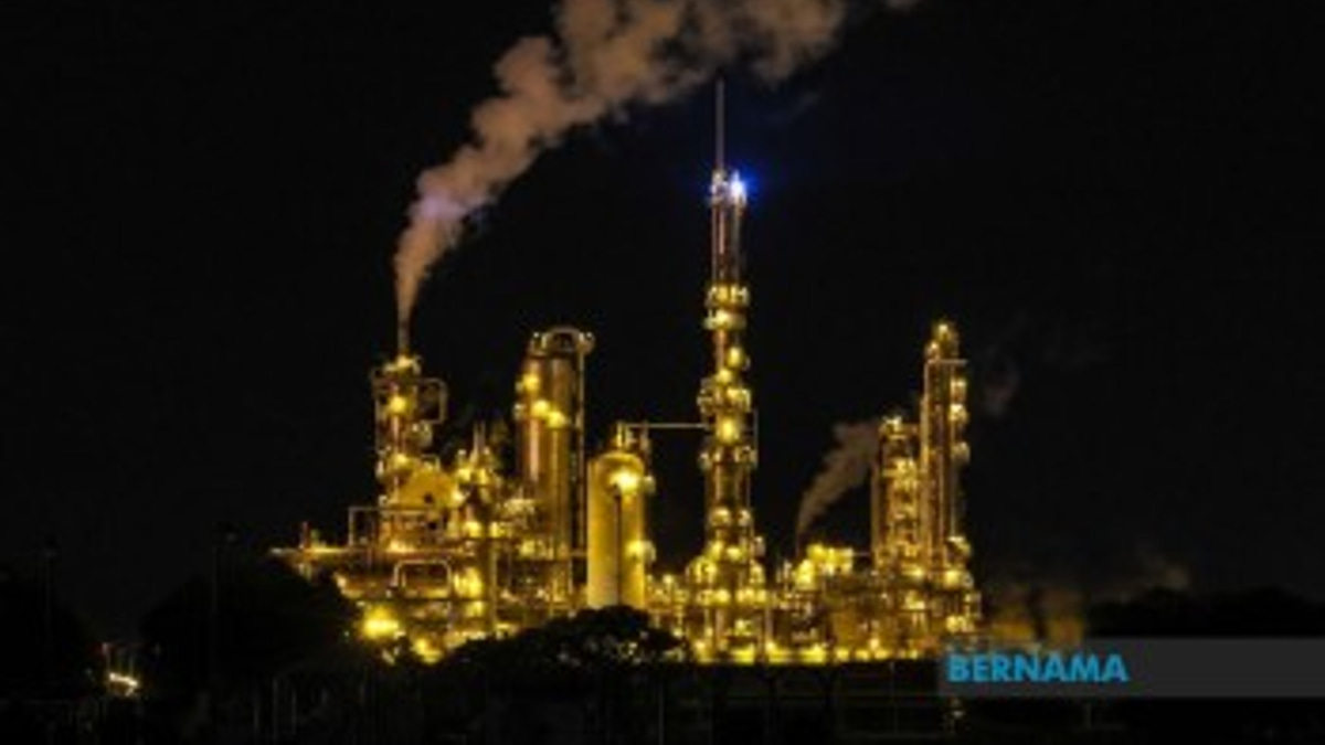Malaysia Must Adopt Cautious, Measured Path on Petroleum Reserves, Says Economist