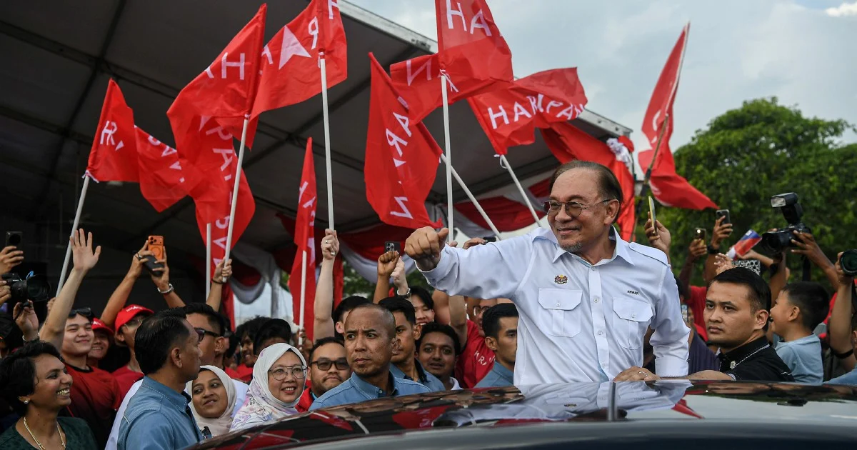 Anwar Urges Political Rivals to Respect Voters' Mandates Instead of Shunning DAP