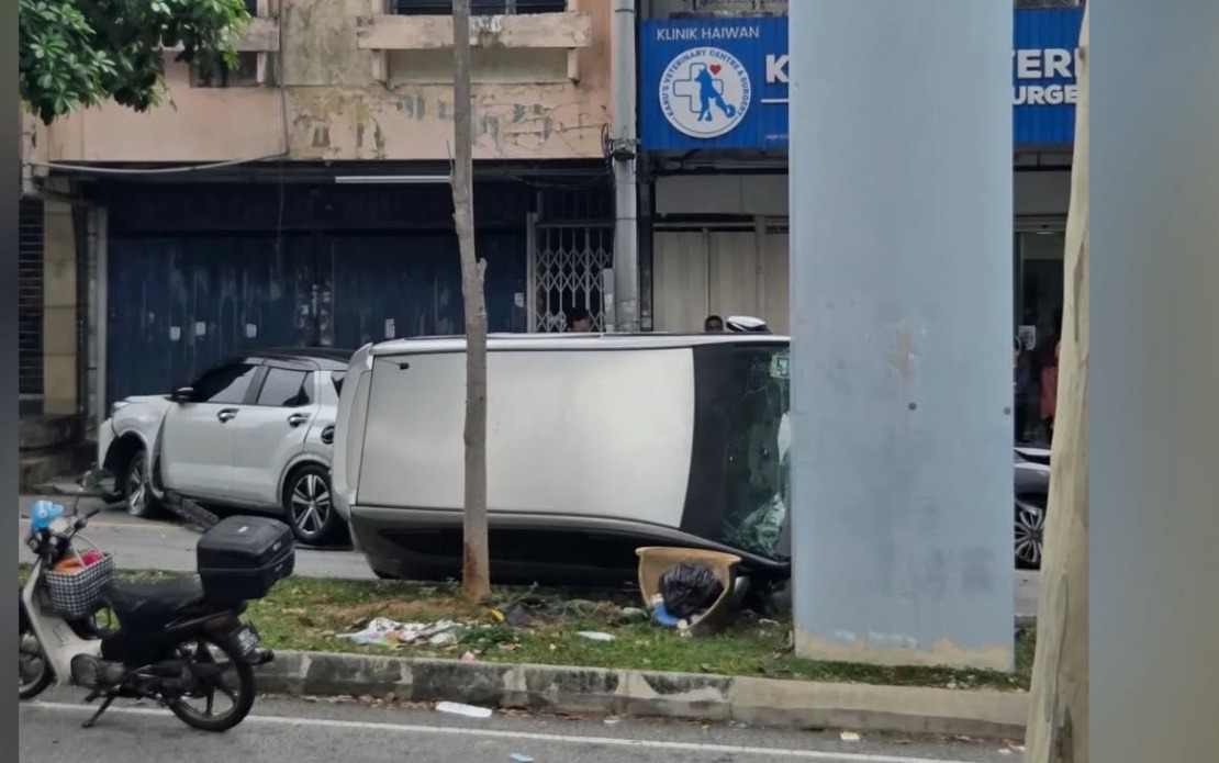 Driver Suffers Medical Episode, Crashes Into Six Vehicles in Cheras