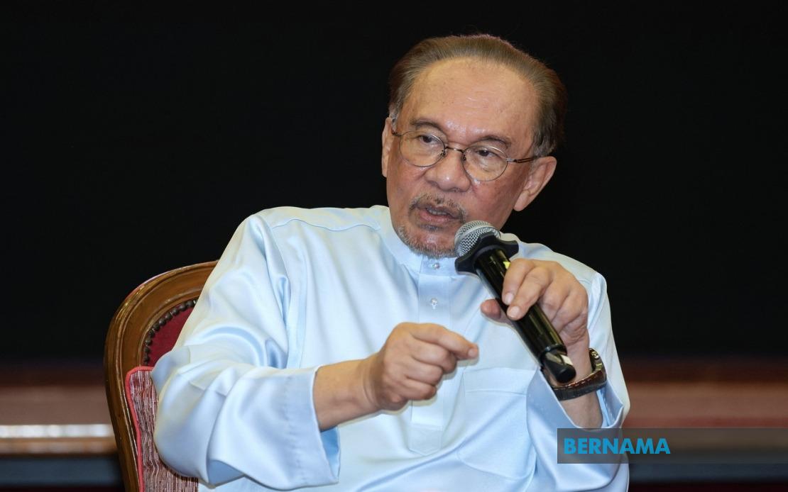Anwar Escalates Felda Investment Crisis, Appeals to Prabowo on RM2.5 Billion Loss
