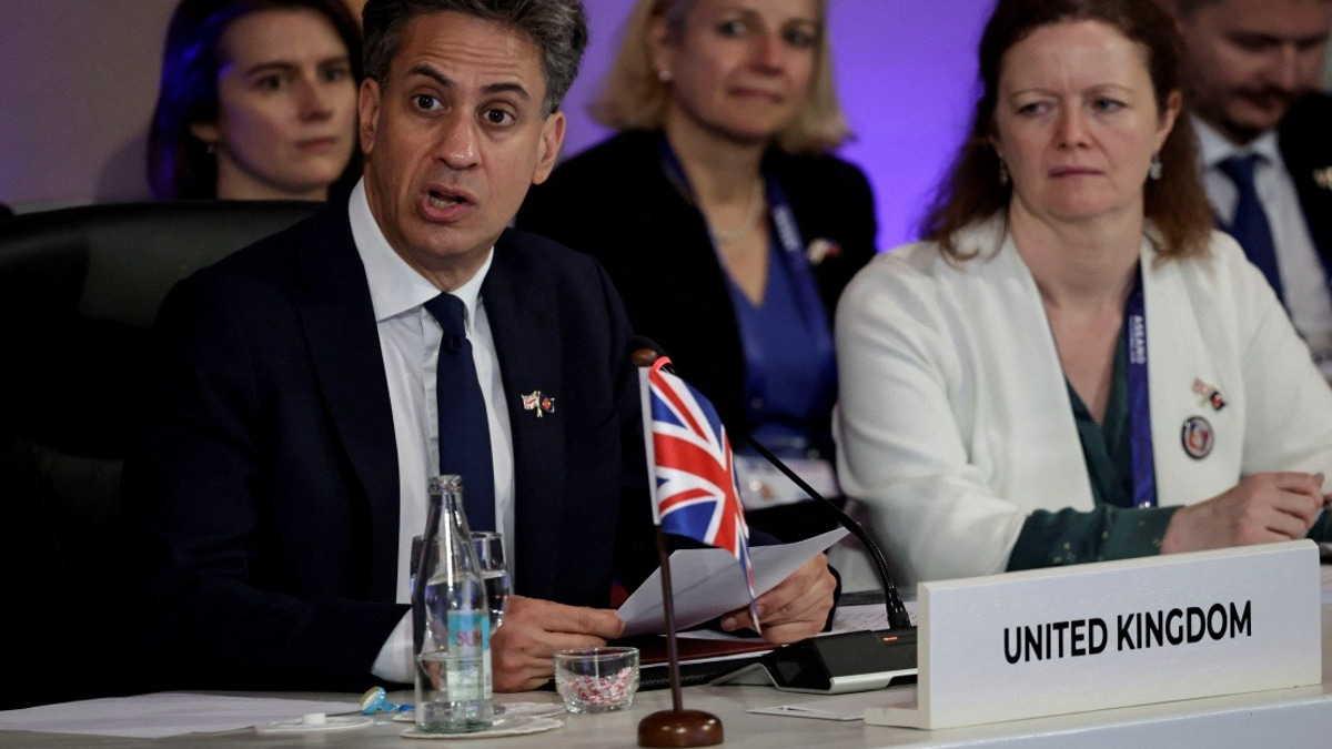 UK's Miliband Seeks Closer EU Relations on Inaugural Continental Trip