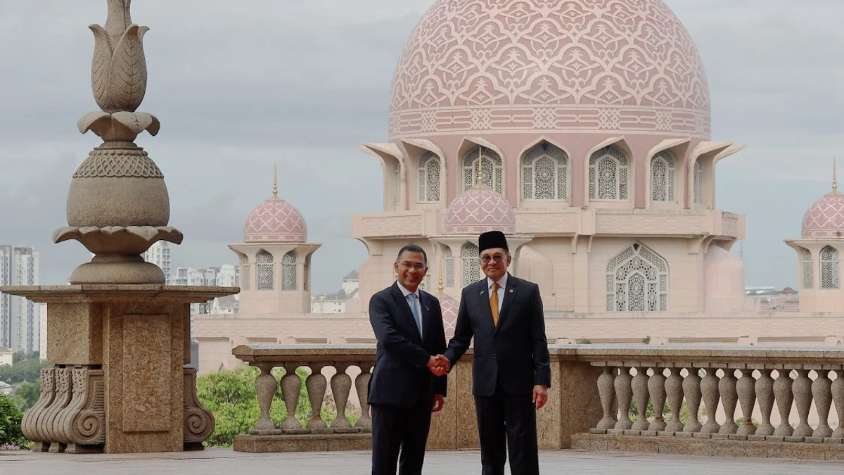 Anwar welcomes Bangladesh Premier Tarique Rahman to Putrajaya
