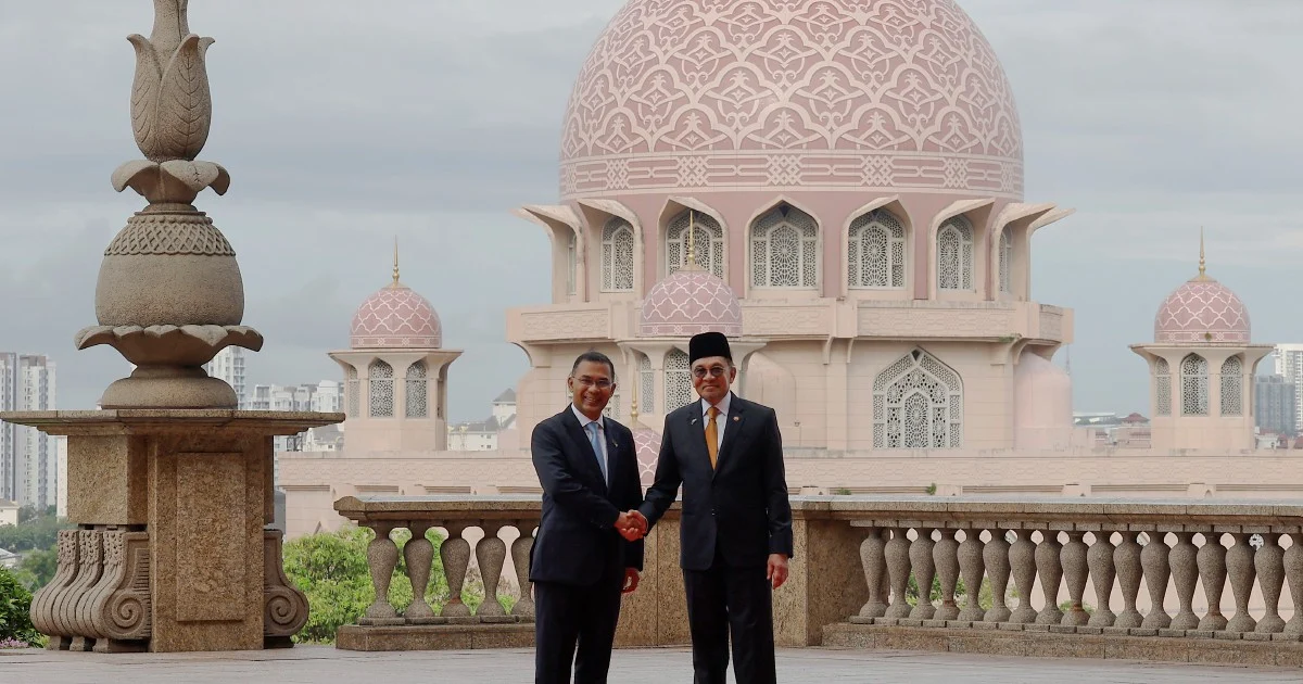 Anwar welcomes Bangladesh Premier Tarique Rahman to Putrajaya