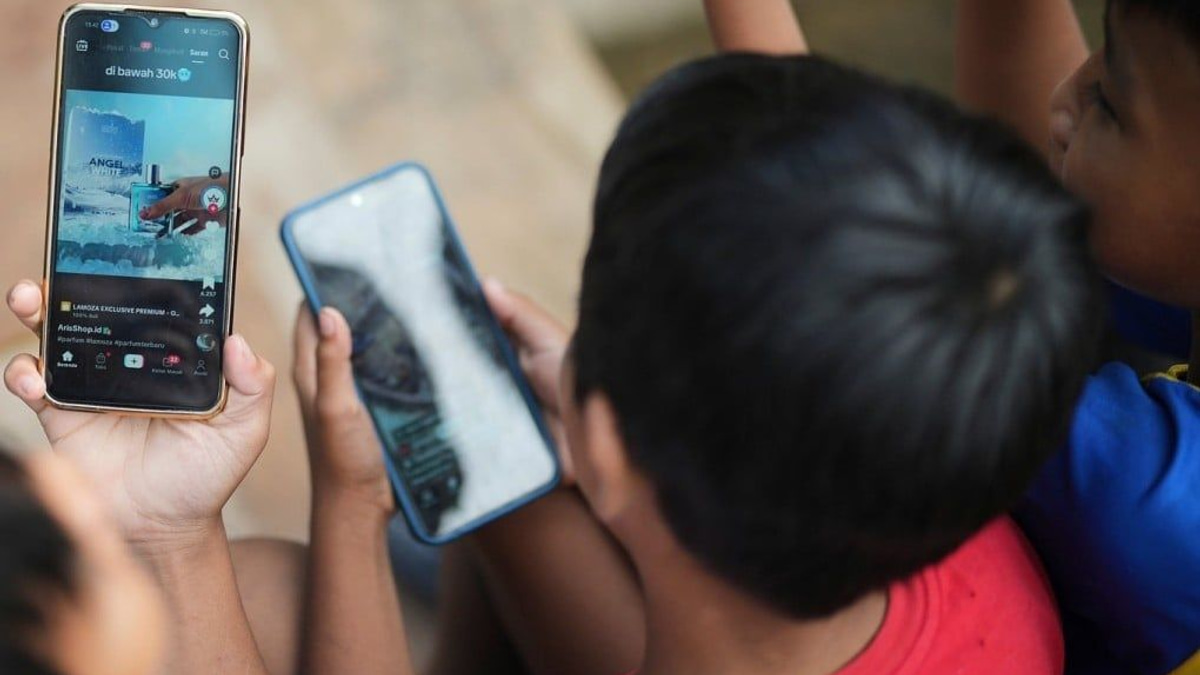 Indonesia Removes Five Million Underage Accounts as Child Protection Regulation Takes Shape