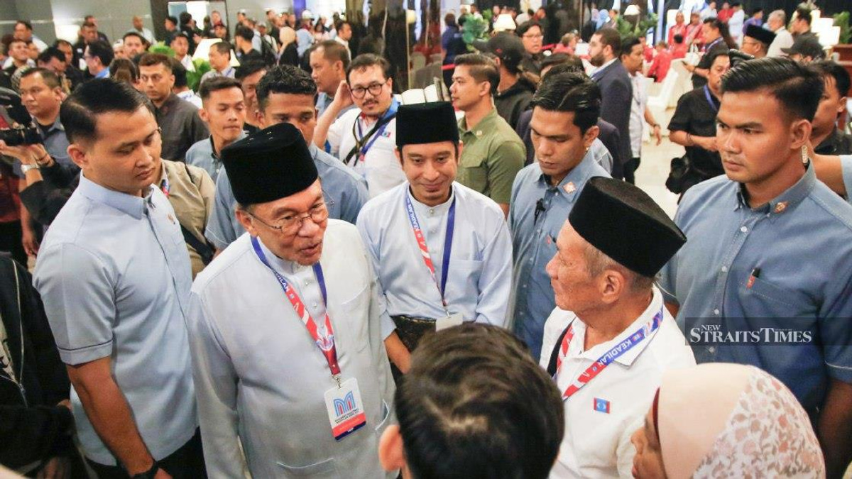 Anwar Dismisses Rumours of Rift with Zahid, Insists Partnership Remains Strong