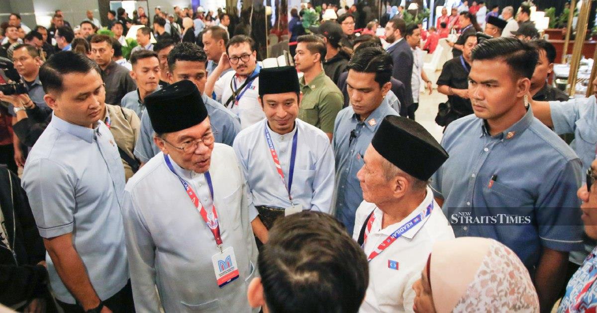 Anwar Dismisses Rumours of Rift with Zahid, Insists Partnership Remains Strong