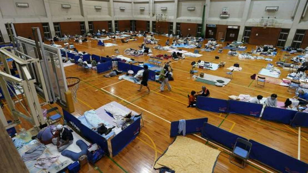 Japan's Kumamoto Braces for Long Recovery as 8,000 Remain Displaced a Week After Devastating Earthquake