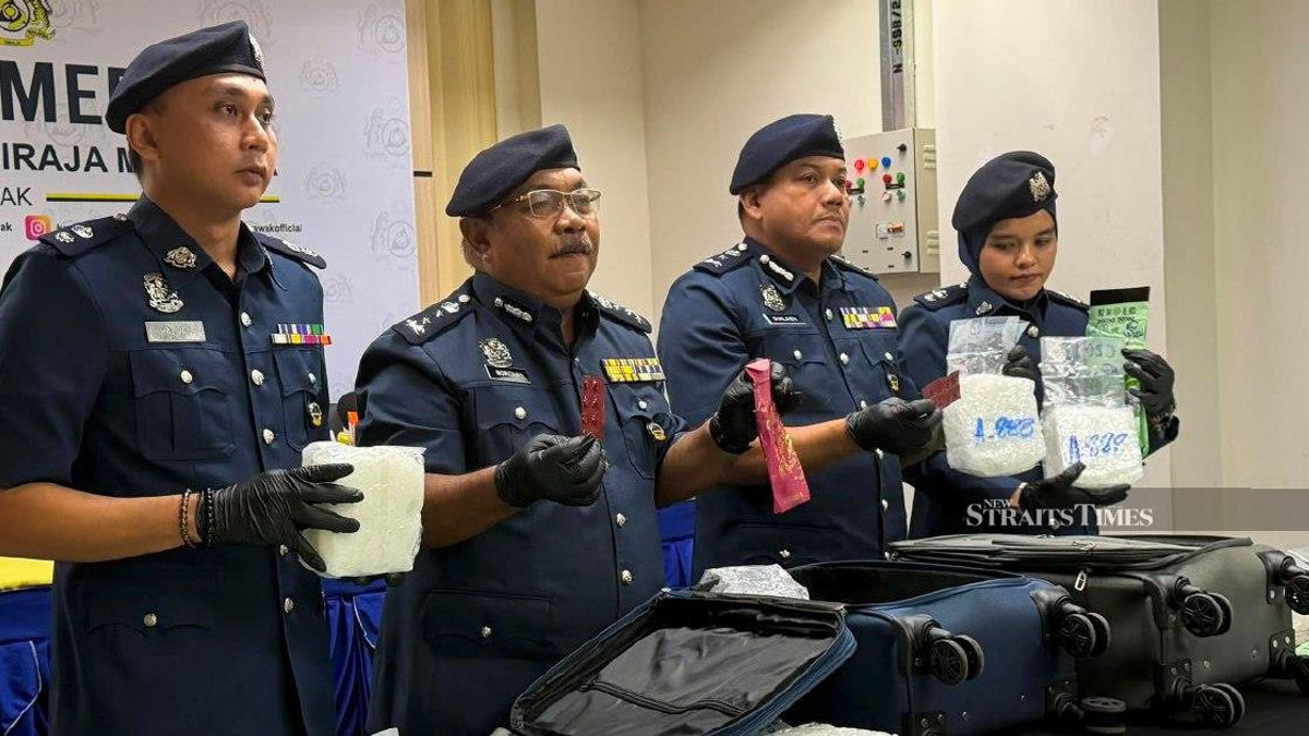 Sarawak Customs Seizes RM1.32 Million in Drugs at Kuching Airport, Two Detained