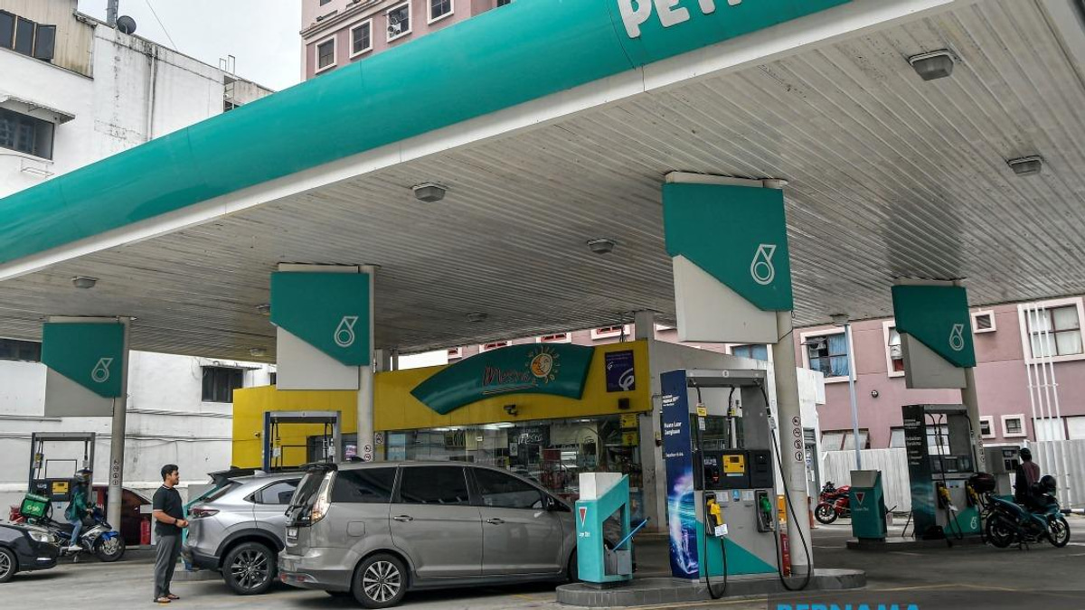 Fuel Prices Surge 20 Sen Per Litre as Global Oil Tensions Mount