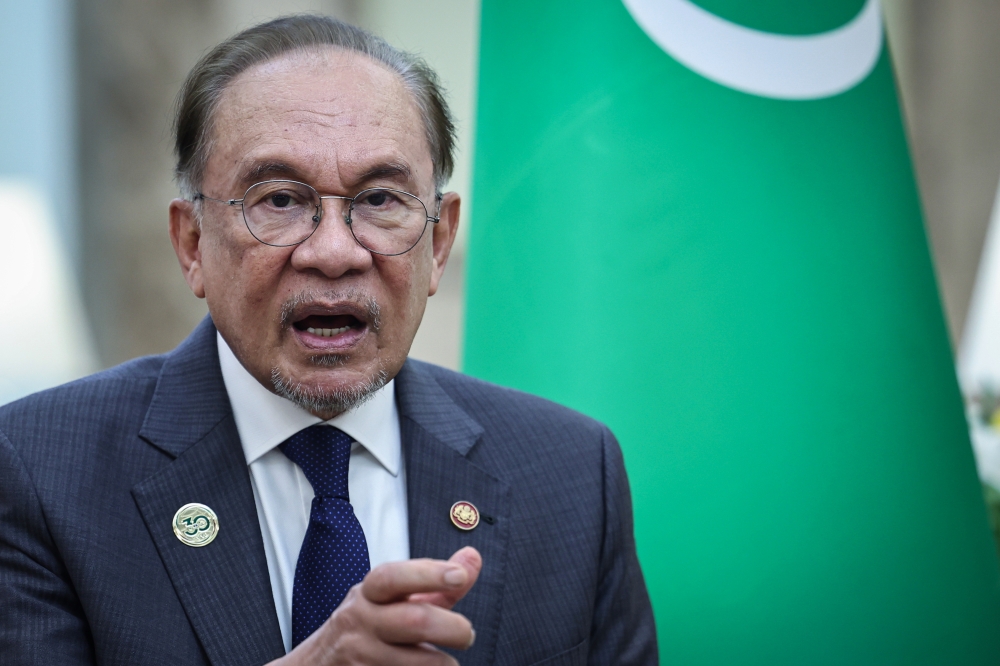 Prime Minister Anwar Ibrahim pays tribute to renowned Islamic scholar John L. Esposito