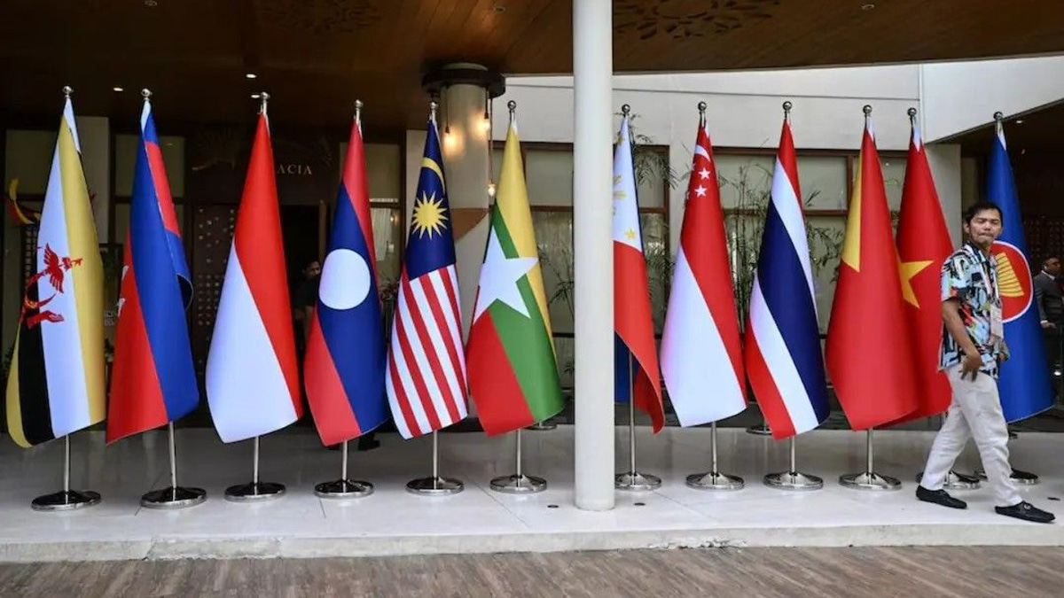 South China Sea tensions threaten to derail ASEAN talks as US and China vie for influence