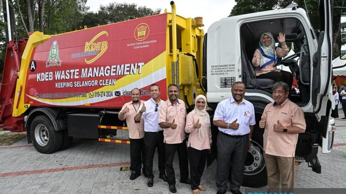 KDEBWM Expands Hulu Selangor Waste Operations With 33 New Compactor Vehicles
