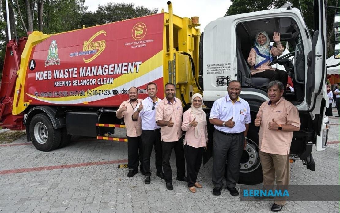KDEBWM Expands Hulu Selangor Waste Operations With 33 New Compactor Vehicles