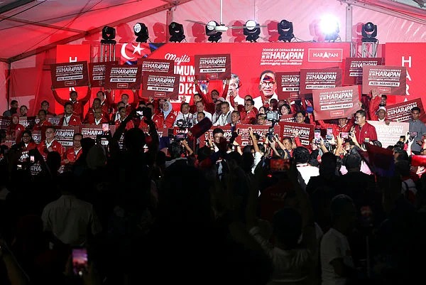 LIVE COVERAGE: Millions Watch as Anwar Names All 56 PH Johor Candidates